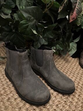 UGG Men's Gray Suede Chukka Chelsea Boots